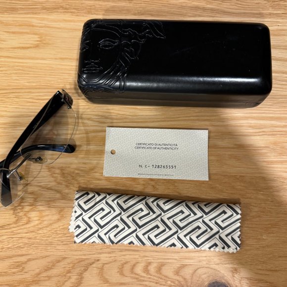 Versace Sunglasses (2017 1001/8G) - Picture 6 of 7